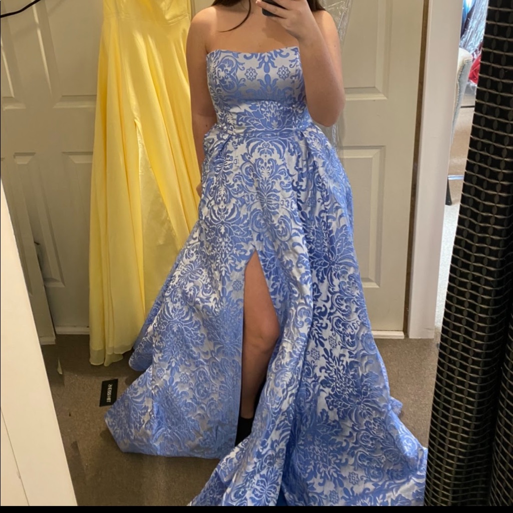 *Yellow* Sherri Hill Gown
